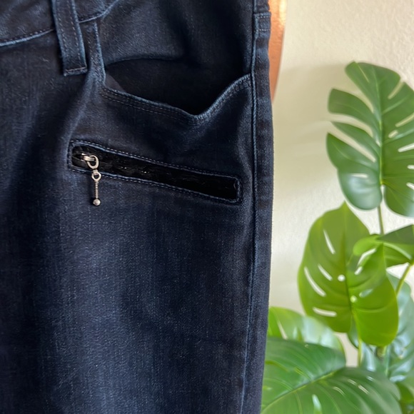 PAIGE Skinny Jeans Ankle Length Classic Dark Wash Jeans Velvet Zipper Details - Picture 3 of 9